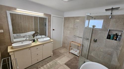 Waikerie House | Spacious Holiday Home - Waikerie