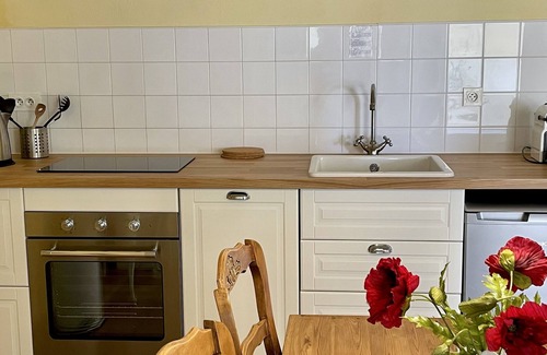 Velleron Apartment | Spacious holiday rental in the heart of Provence