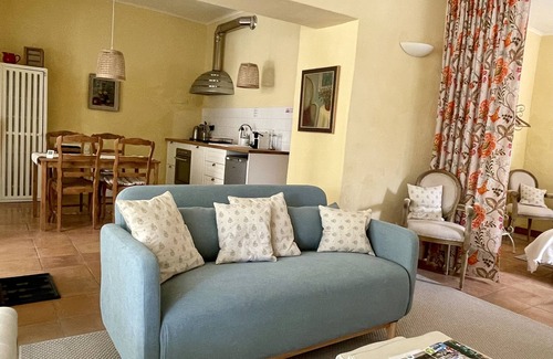 Velleron Apartment | Spacious holiday rental in the heart of Provence