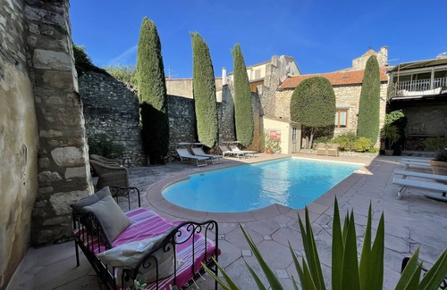 Velleron Apartment | Spacious holiday rental in the heart of Provence