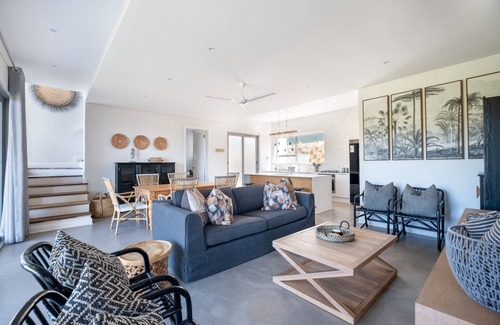 Salt Rock Apartment | Spacious Holiday Home in Zululami - Private Pool