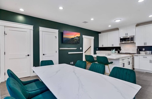 Wilshire House | Spacious Hollywood Home | Minion Room & Pickleball