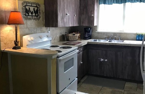 Lawton House | Spacious Home 1 mile to Post - Corner Grocery