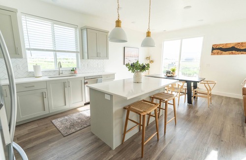 Hyrum House | Spacious Home *10 mins to Logan!