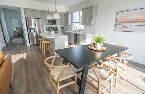 Hyrum House | Spacious Home *10 mins to Logan!