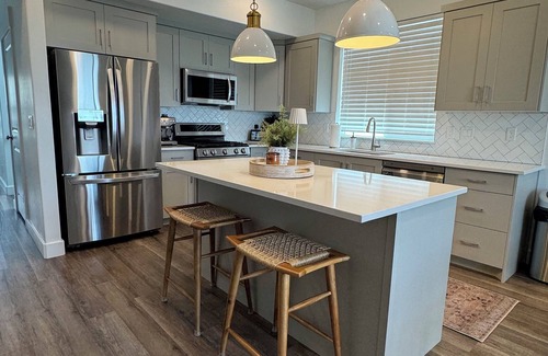 Hyrum House | Spacious Home *10 mins to Logan!