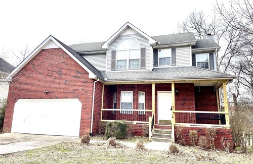 La Vergne House | Spacious Home 18 miles from Nashville
