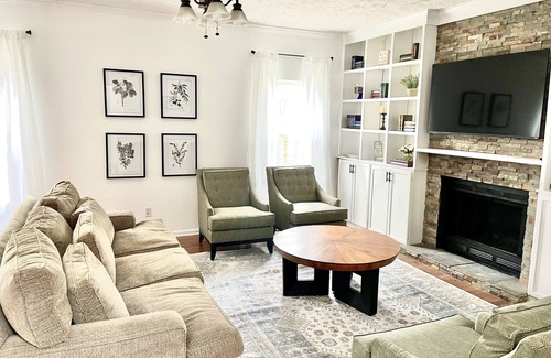 La Vergne House | Spacious Home 18 miles from Nashville