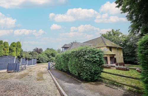 Wolverhampton House | Spacious home 4 large families, contractors welcome