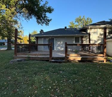 Marshall House | Spacious home, 5 mins to Missouri Valley College