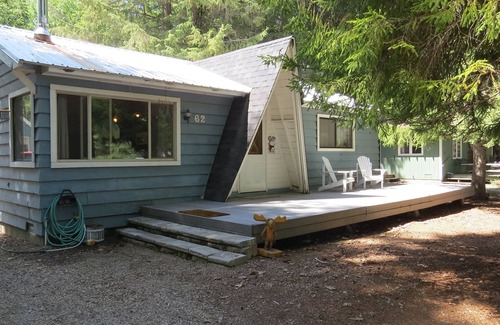 Nordman House | Spacious home -5 minute walk to beautiful Priest Lake
