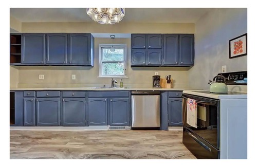 Near Northside House | Spacious Home 5BR! Cozy and Bright Home!