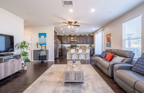 Vista House | Spacious Home 7mi to Beach, King Bed, Spa, Firepit, Games, Perfect for Groups