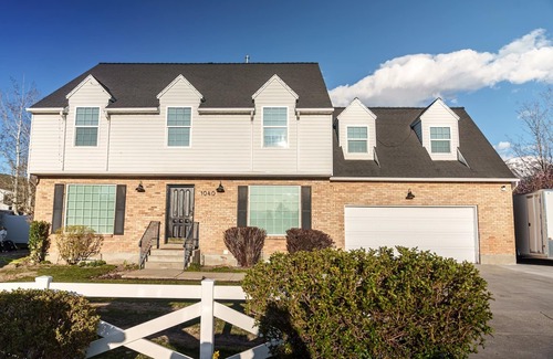 Orchard South House | Spacious Home and Large Backyard