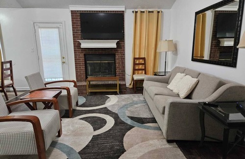 Ellendale House | Spacious home away from home near Bartlett and Downtown Memphis