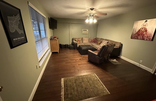 South Baton Rouge House | Spacious home. Close to LSU, shopping, hospitals, downtown. Pets welcome.