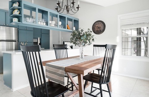 Willmore House | Spacious Home Close to Downtown Long Beach & Convention Ctr