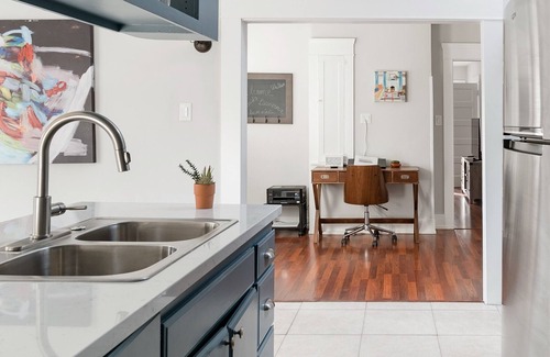 Willmore House | Spacious Home Close to Downtown Long Beach & Convention Ctr