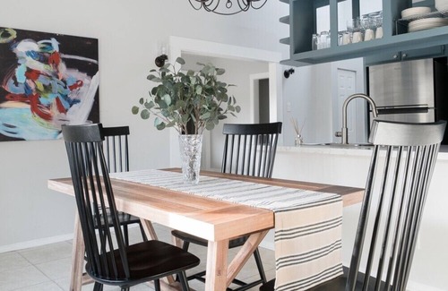 Willmore House | Spacious Home Close to Downtown Long Beach & Convention Ctr