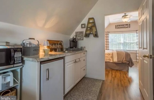 Cedar Neck House | Spacious Home Close to the Beach and Bay - 5 bedroom w/Separate In-Law Suite!