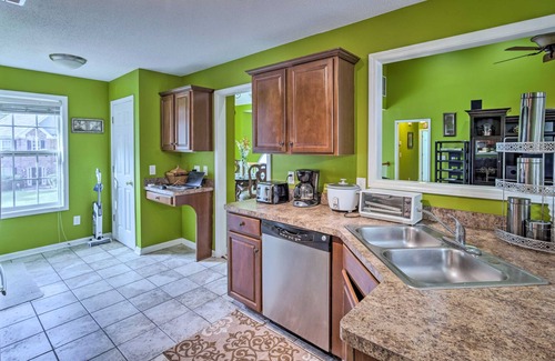Acworth House | Spacious Home - Deck, Full Kitchen, & Soaking Tub