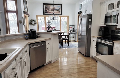 Howard House | Spacious Home for the NFL Draft