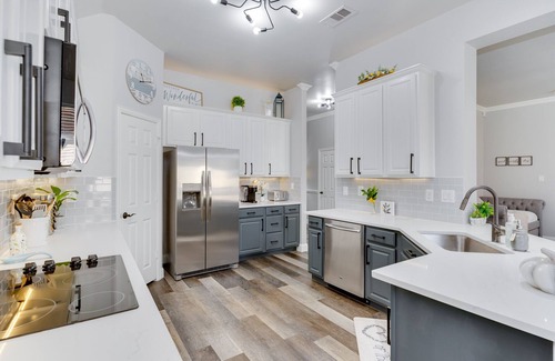 South Arlington House | "Spacious Home for a group of 12, Your family Getaway"
