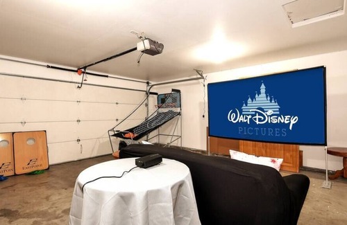 Vancouver House | Spacious home full of charm & convenience close to PDX!