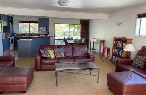 Hilltop House | Spacious home, great lake and mountain views, with own rustic thermal hot tub