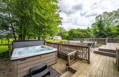 Great Valley House | Spacious Home Hot Tub 2 Living Rooms Pets OK
