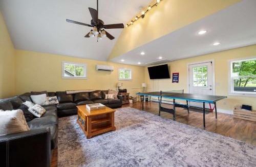 Great Valley House | Spacious Home Hot Tub 2 Living Rooms Pets OK