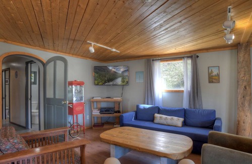 Creede House | Spacious Home-Ideal Location to Downtown Creede-Pets Welcome-Fire Pit