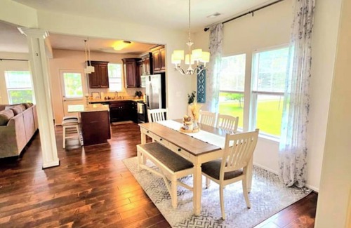 Norfolk - Virginia Beach House | Spacious home in Chesapeake