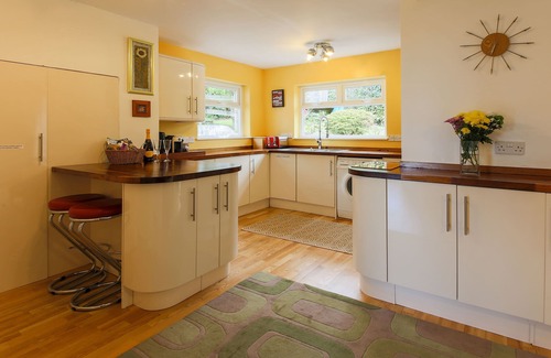 Mabe House | Spacious Home In Cornwall, Sea Views, Off-street Parking, Sleeps 10, with Annexe