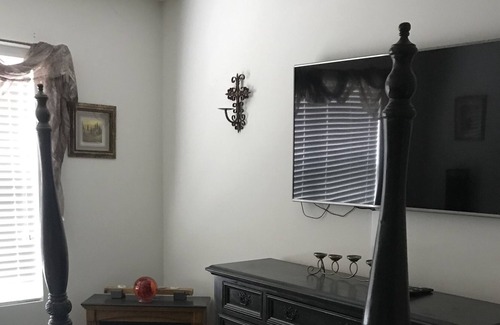 Edgewater House | Spacious home in gated community. Close to Beaches