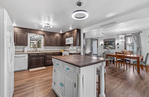 Green Bay House | Spacious home in Green Bay with hot tub, fireplace & fitness room