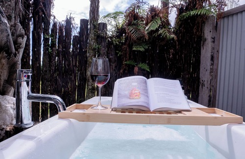 Okarito House | Spacious home in Okarito Brown Kiwi sanctuary, 15min drive to Glacier & Beach