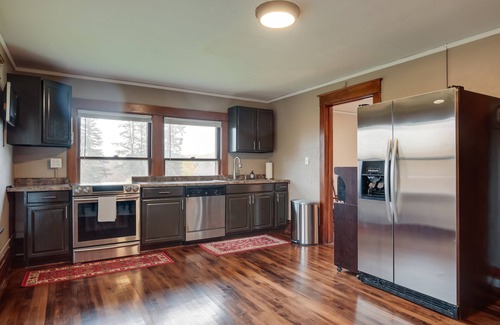 Bessemer House | Spacious Home in Ramsay: 9 Smart TVs + Pool Table!