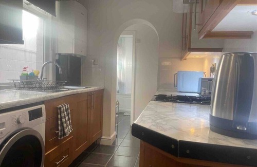 Reading House | Spacious Home in Town Centre with Parking