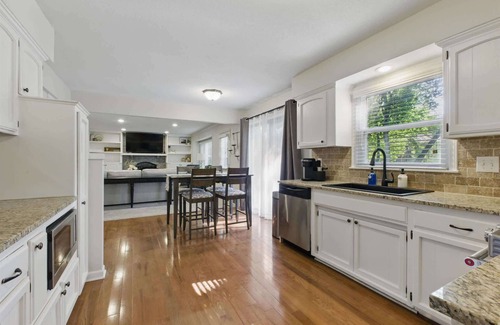 Overland Park House | Spacious Home in OP|Fenced Yard|King Beds+GameRoom
