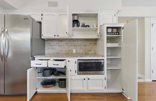 Overland Park House | Spacious Home in OP|Fenced Yard|King Beds+GameRoom