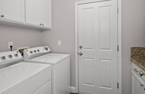 Raisin House | Spacious Home★King Bed★Sanitized⚡️WIFI✔Long Stays!