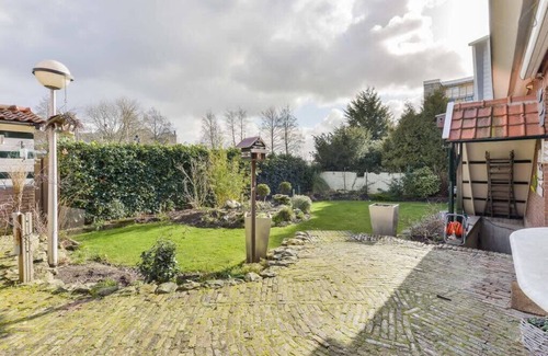 Halfweg House | Spacious home, large sunny garden Halfweg. Sleeps max 4 adults + 2 children