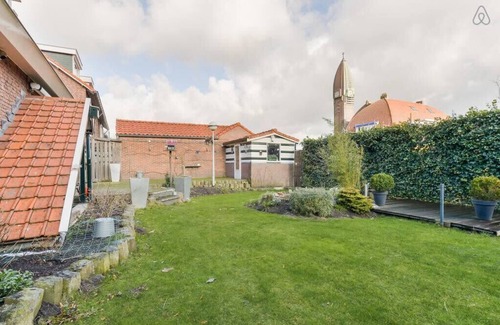 Halfweg House | Spacious home, large sunny garden Halfweg. Sleeps max 4 adults + 2 children