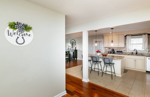 Shelbyville House | Spacious home middle of bourbon country. Sleeps 8, firepit!