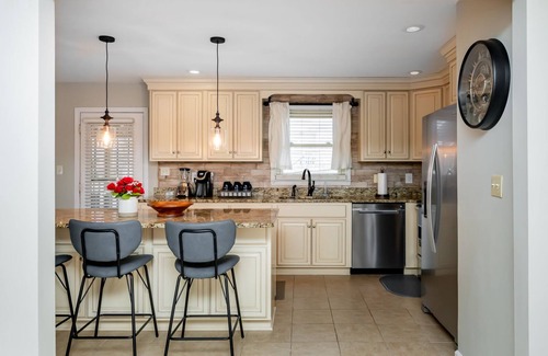Shelbyville House | Spacious home middle of bourbon country. Sleeps 8, firepit!