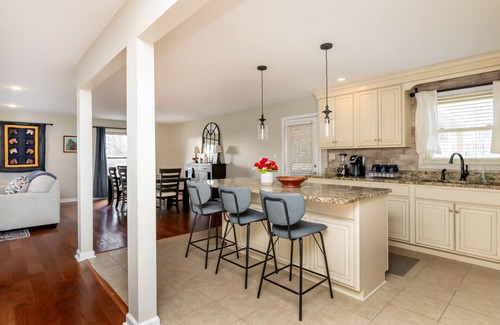 Shelbyville House | Spacious home middle of bourbon country. Sleeps 8, firepit!