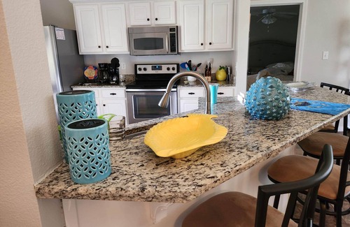 Foley House | Spacious Home, Minutes to Dining and Shopping. Snowbird monthly rate available.