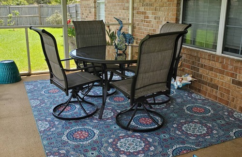 Foley House | Spacious Home, Minutes to Dining and Shopping. Snowbird monthly rate available.