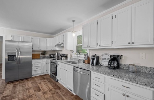 Northwest Raleigh House | Spacious home- near Airport, Crabtree Mall & Food